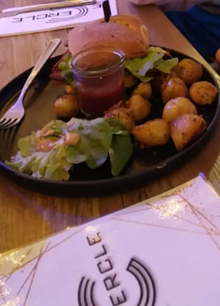 Carl Vaz_Le Cercle Restaurant Bar Animations_Bretignolles-sur-Mer_review