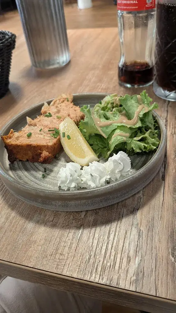 Ian Thompson_Le Cercle Restaurant Bar Animations_Bretignolles-sur-Mer_review