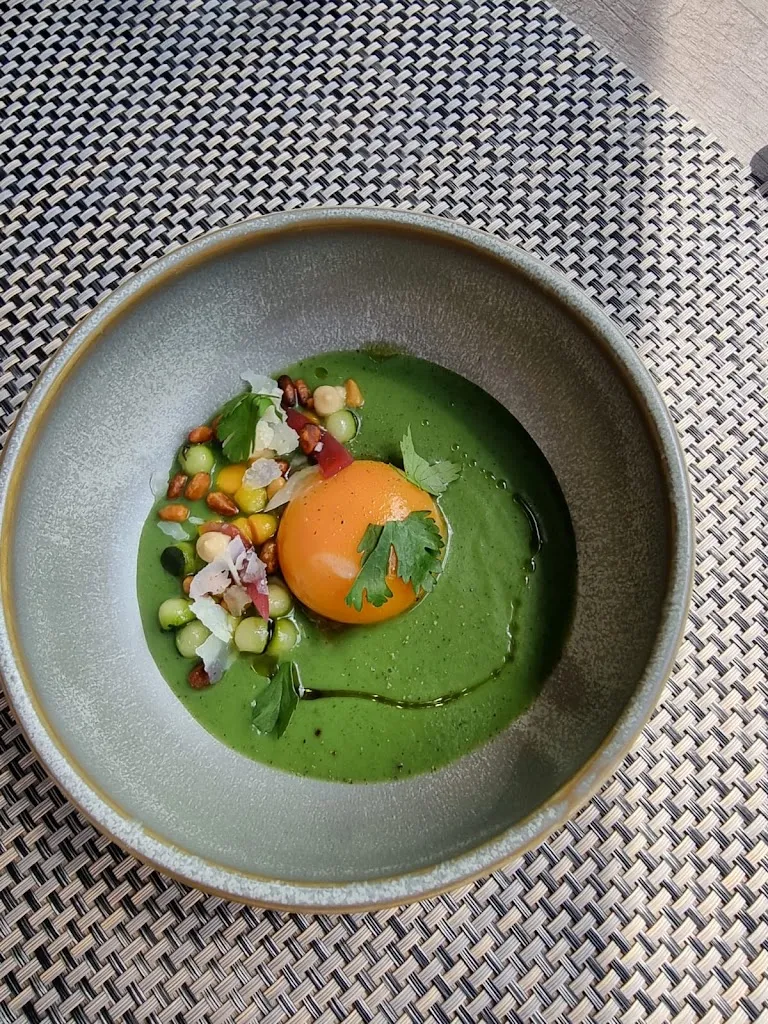 Brian McGlone_Les Genêts_Brem-sur-Mer_review