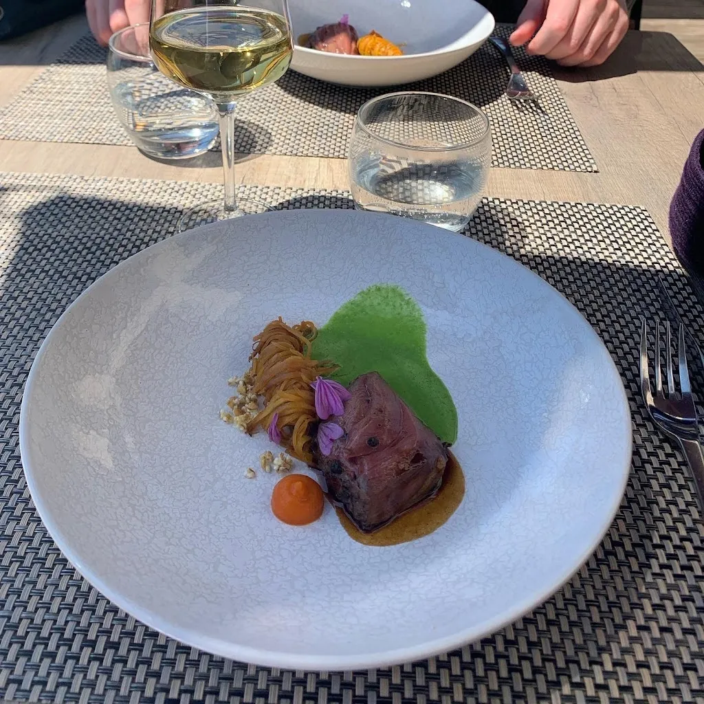 Becky Hillier_Les Genêts_Brem-sur-Mer_review