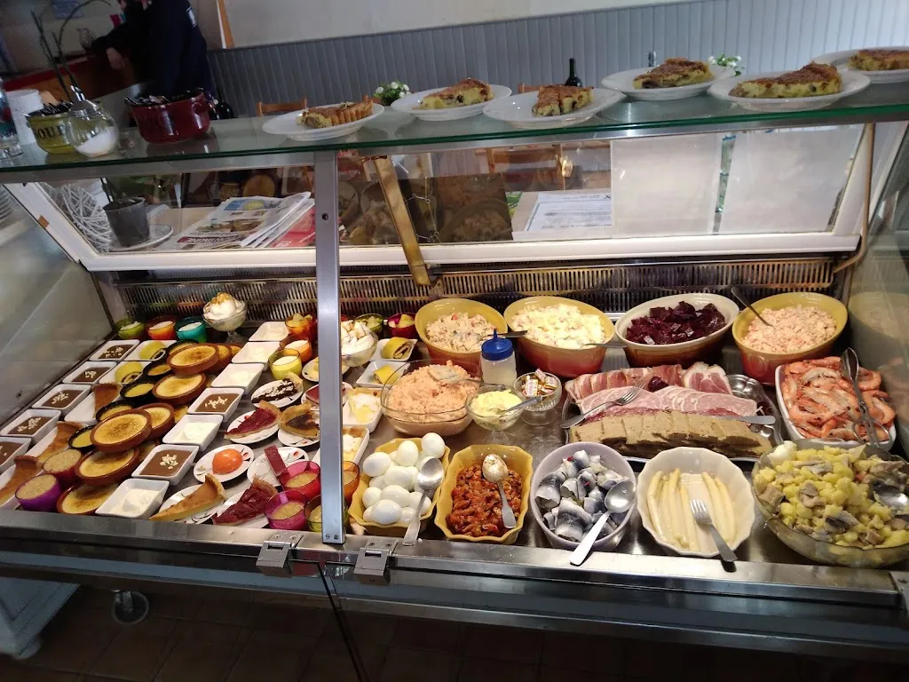 Bar Restaurant De La Poste restaurant in Montaigut-en-Combraille