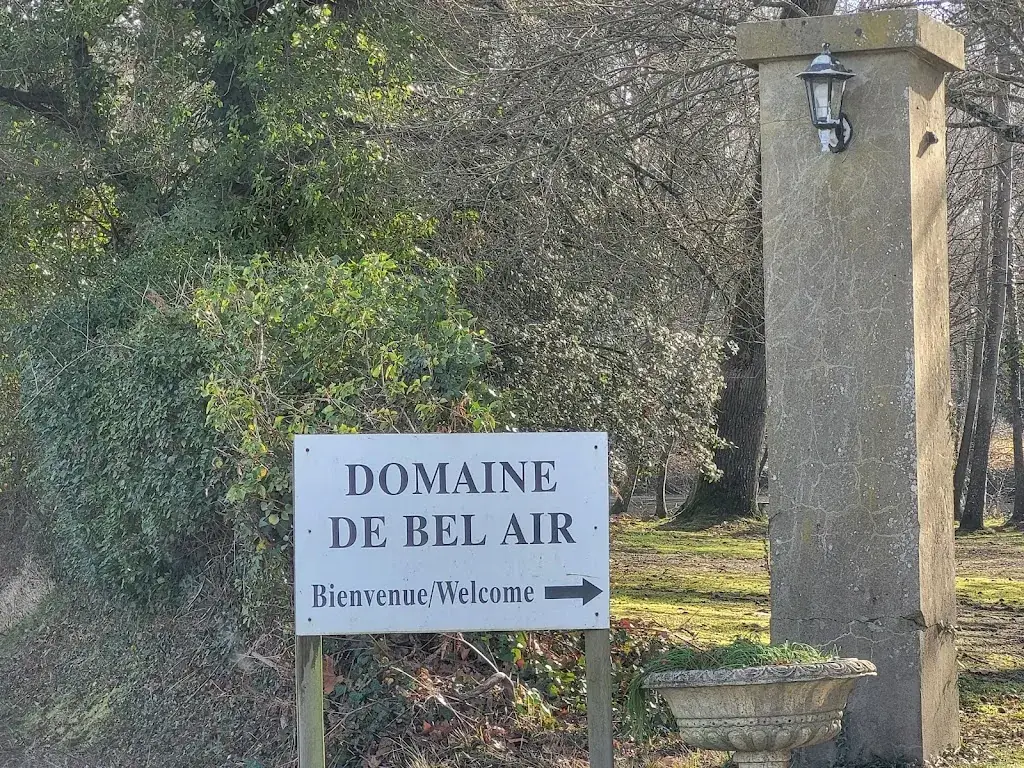 Laurence Rth_LES TABLES DE LA FONTAINE_Cérans-Foulletourte_review