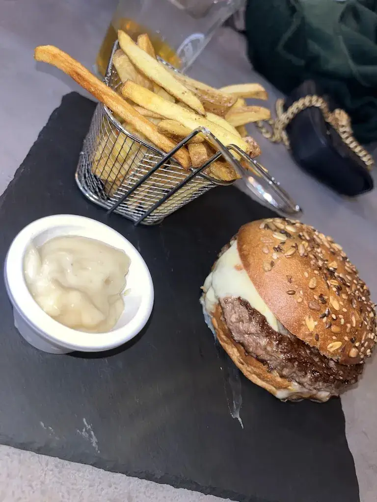 Marie-Claire Roger_Hôtel des Voyageurs Chailland_Chailland_review