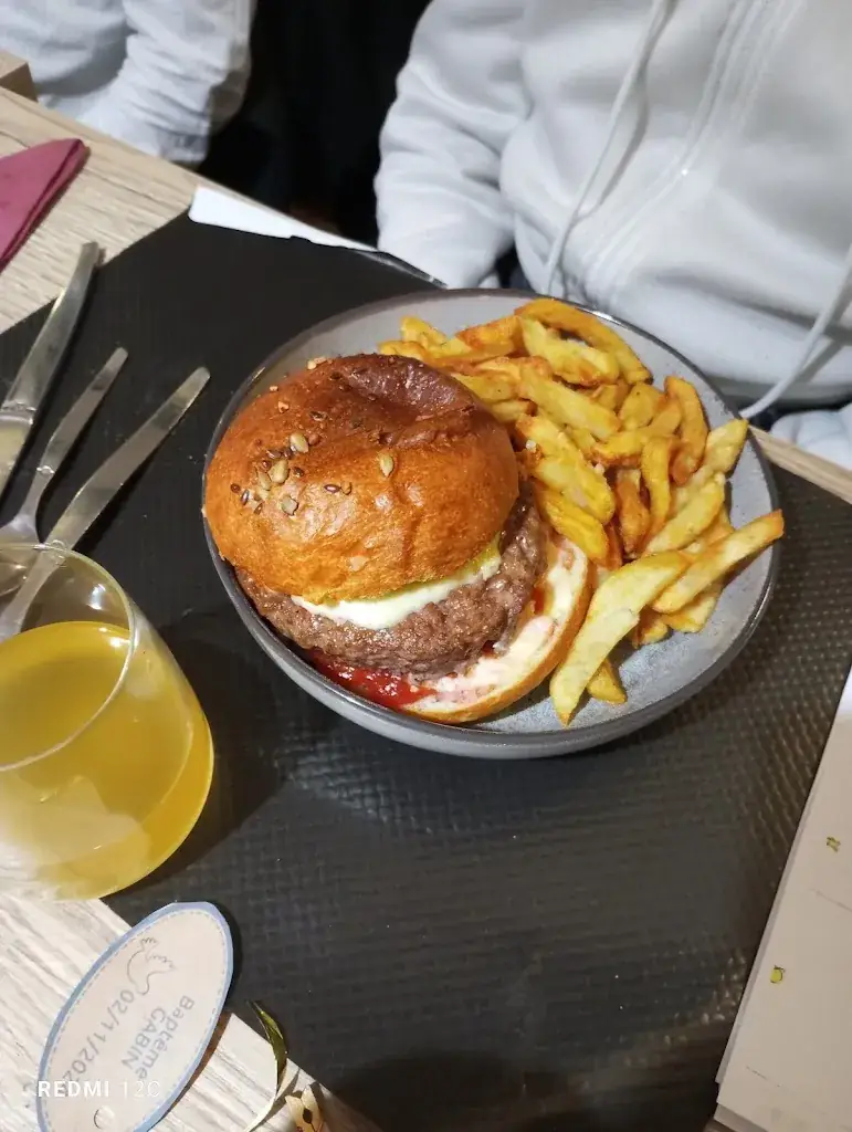 Hôtel des Voyageurs Chailland restaurant in Chailland