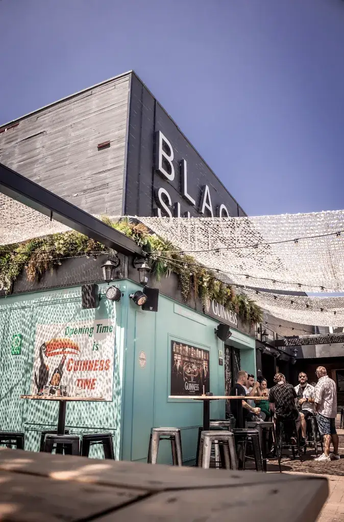 Black Shelter Carquefou_Carquefou_slider_image_1