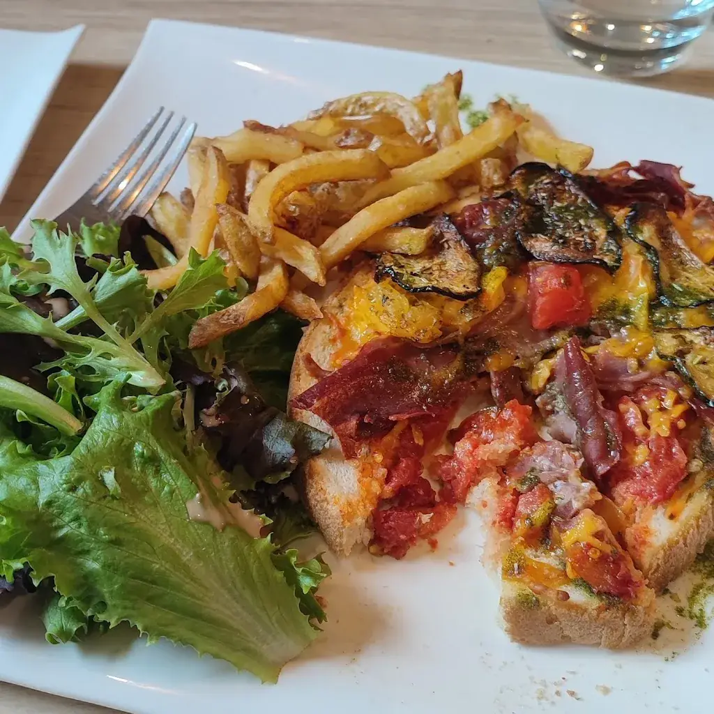 Estella Rodrigues_Bar Brasserie Carquefou - Cb's Network_Carquefou_review