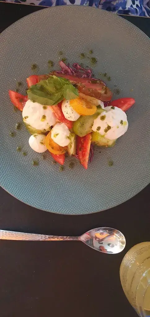 Winni W_Les copains d'abord_Saint-Éloy-les-Mines_review