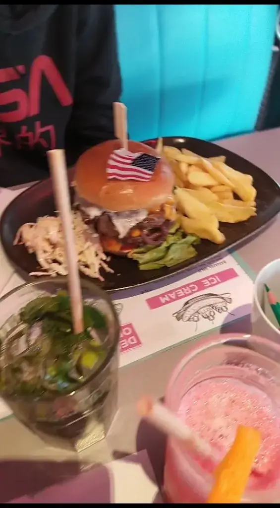 TWIST DINER CAFE Steack House_Challans_slider_image_2