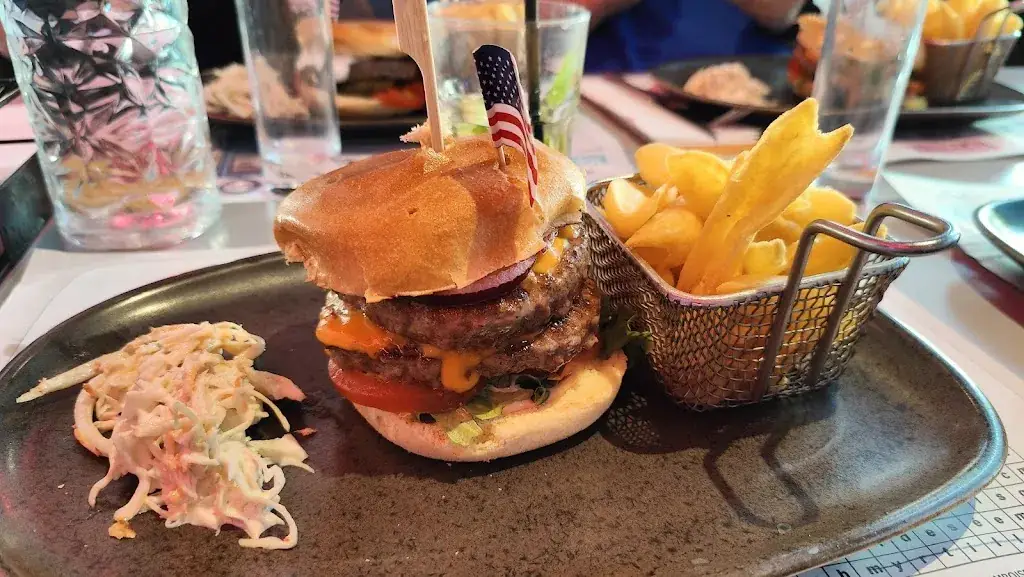 TWIST DINER CAFE Steack House_Challans_slider_image_3