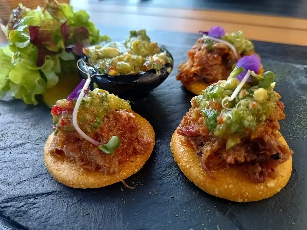 Claire Albanesi_La Terrasse de Montfaucon_Montfaucon_review