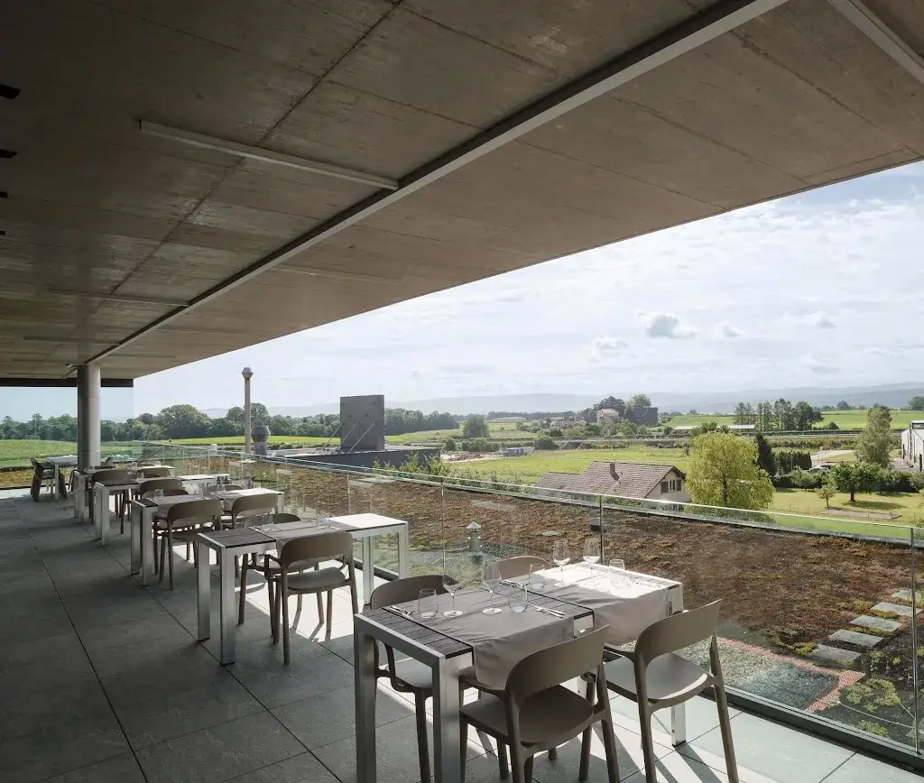 Le 1424_Champagne_slider_image_1