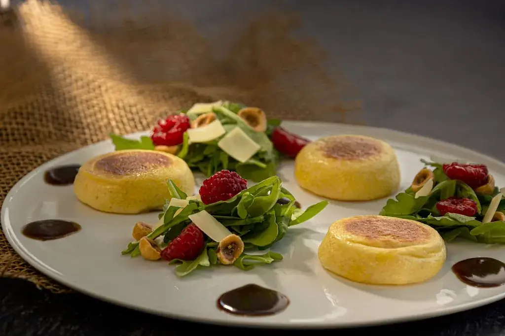 Le 1424_Champagne_slider_image_2