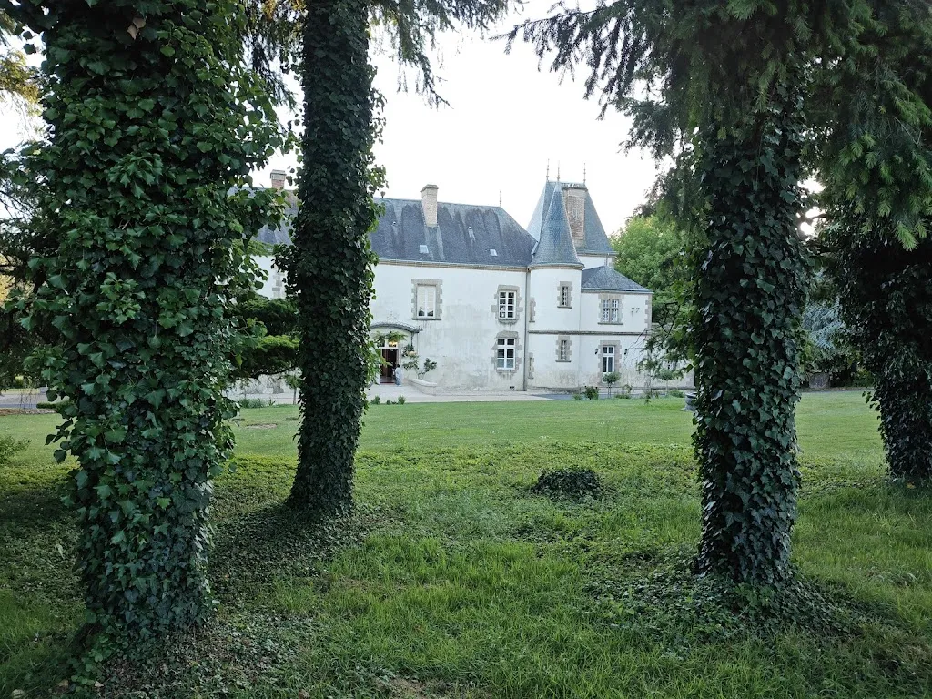 Krishna Menon_Château-Boisniard - Hôtel 4 étoiles à 4km du Puy du Fou_Chanverrie_review