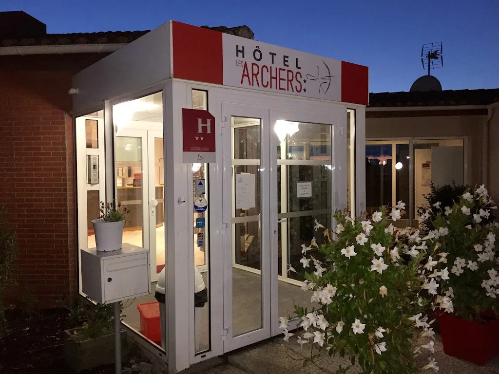 Hôtel Les Archers - Cottages de France restaurant in Chanverrie