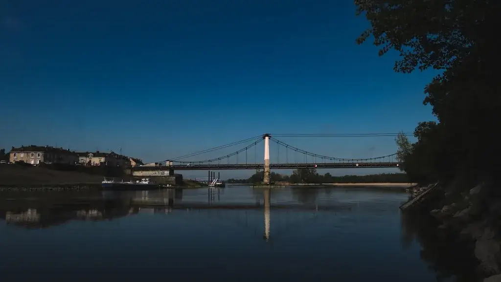 RACHMAT FADLIN_Guinguette et hébergement touristique Au Bout de l'île - Restaurant, gîte, chambres d'hôtes, yourtes et toue cabanée _Mauges-sur-Loire_review