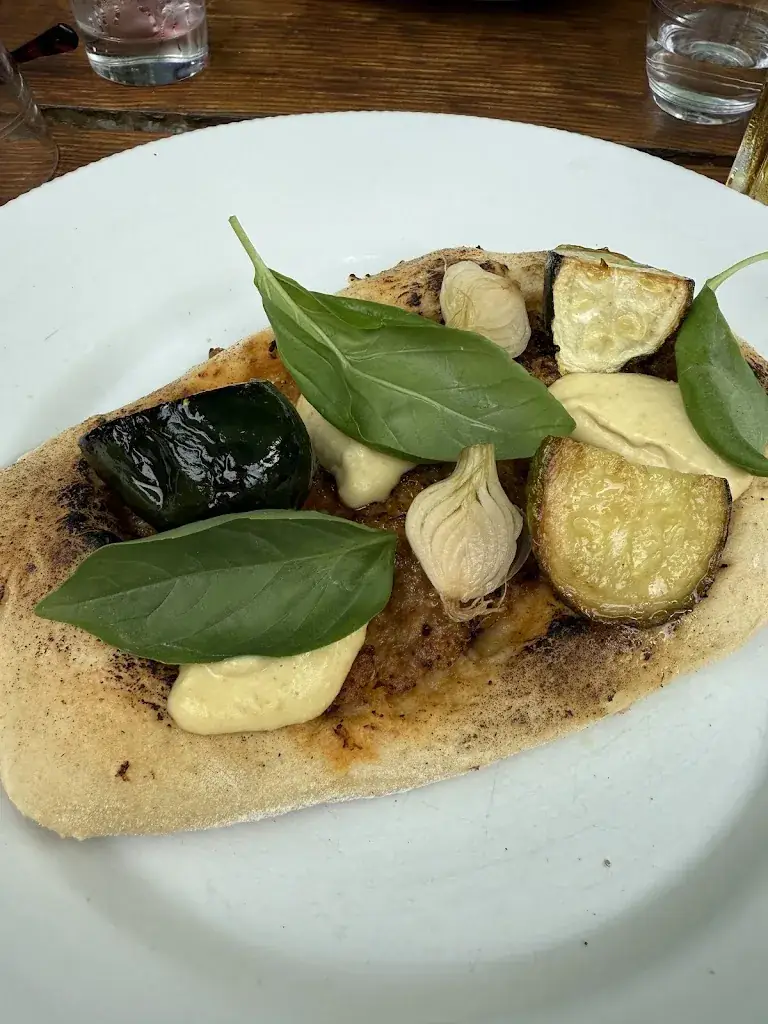 Juliette Vincent_Guinguette et hébergement touristique Au Bout de l'île - Restaurant, gîte, chambres d'hôtes, yourtes et toue cabanée _Mauges-sur-Loire_review