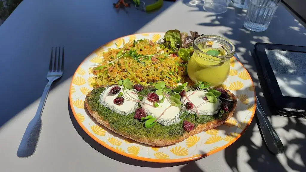 Jeffrey Douglas-Sim_Le Bon Cap_Chalonnes-sur-Loire_review