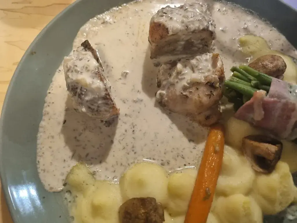 Helen Reed_Café Bondu_Chalonnes-sur-Loire_review