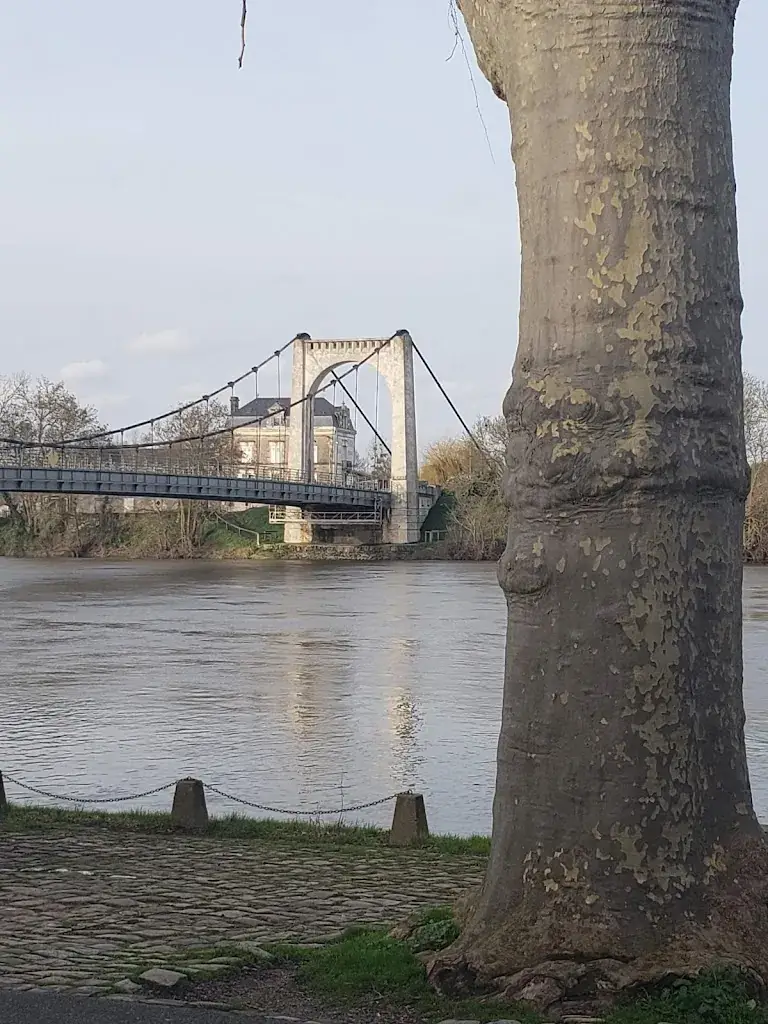 bonnie gutz_Mariniers_Chalonnes-sur-Loire_review