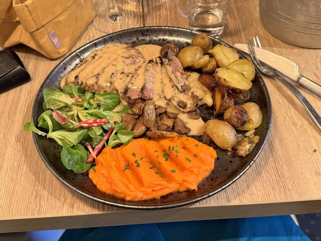 Jonathan Phillips_Castel Pub_Châteaubriant_review