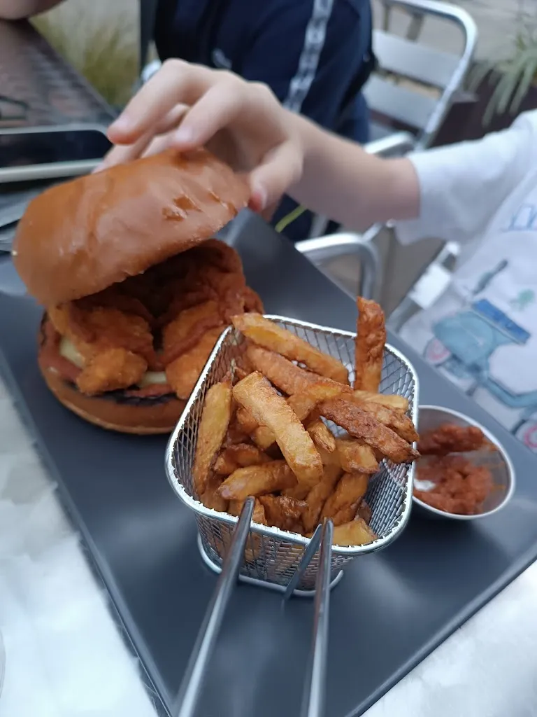 Marina Renier_THE ENDLESS BURGER_Châteaubriant_review