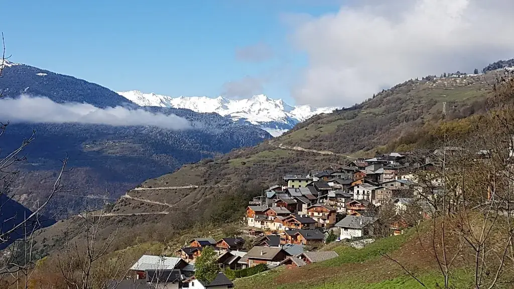 Cedric Morand_Les Boutons D'Or Bar Restaurant Épicerie_Montagny_review