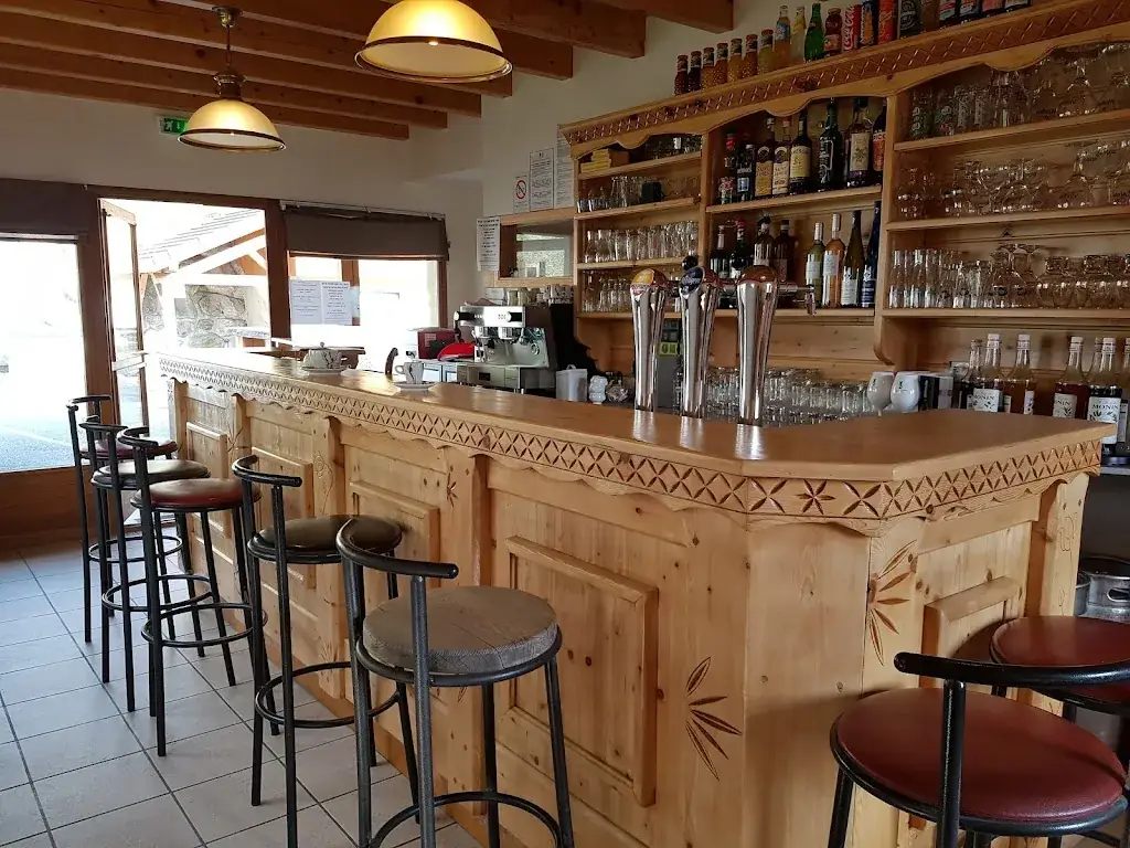 Les Boutons D'Or Bar Restaurant Épicerie_Montagny_slider_image_1