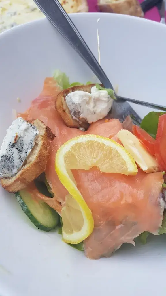 MARISA KAMBERI_L'imprévu Brasserie Castelorienne_Montval-sur-Loir_review