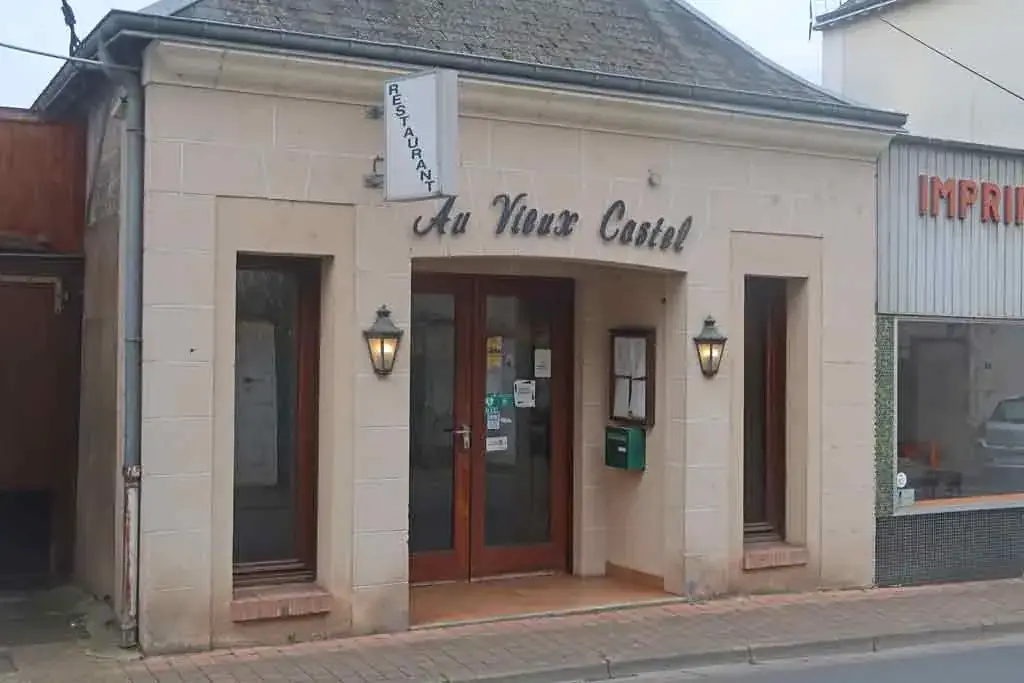 Dominique Narozny_Au Vieux Castel_Montval-sur-Loir_review