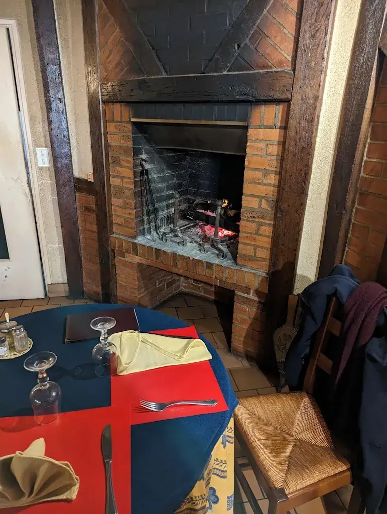 Henri Bouillon_Au Vieux Castel_Montval-sur-Loir_review