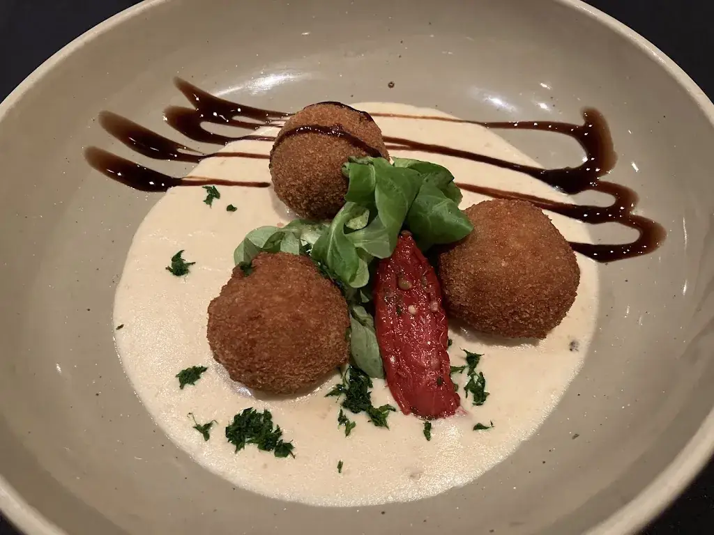 Hôtel de la Gare_Montval-sur-Loir_slider_image_3