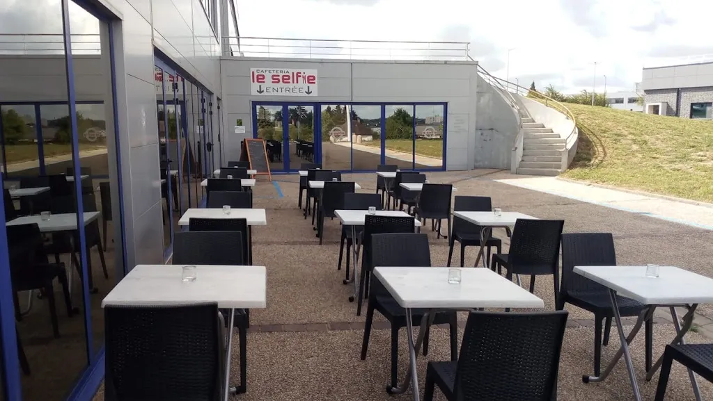 Cafeteria Le Selfie ristorante a Montval-sur-Loir