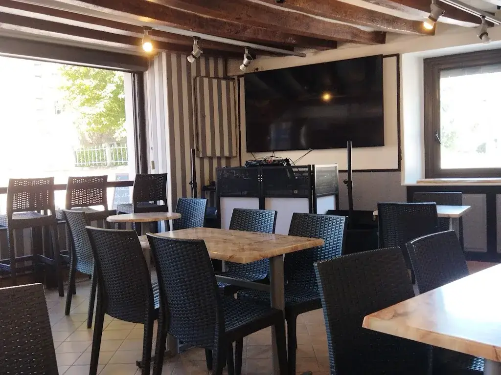 Le Yo-Bar_Chemazé_slider_image_3