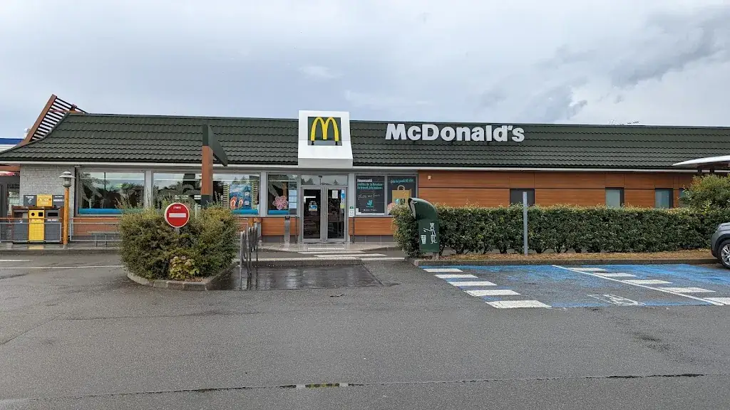 Gasgas_McDonald's_Château-Gontier-sur-Mayenne_review