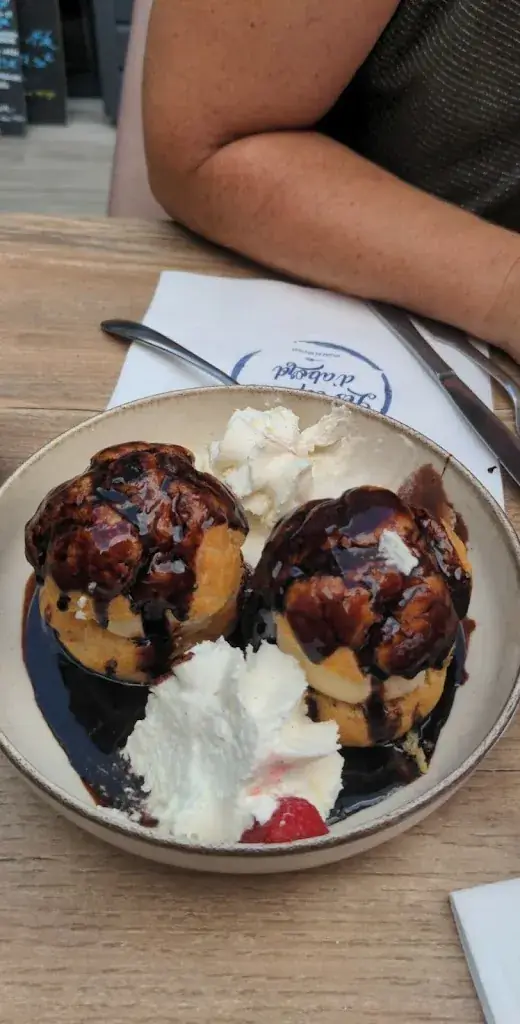 Virginie Boitiere_Les Copains d'Abord_Roche-Neuville_review