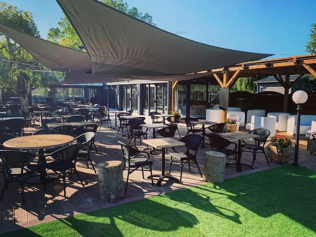 Les Copains d'Abord_Roche-Neuville_slider_image_1