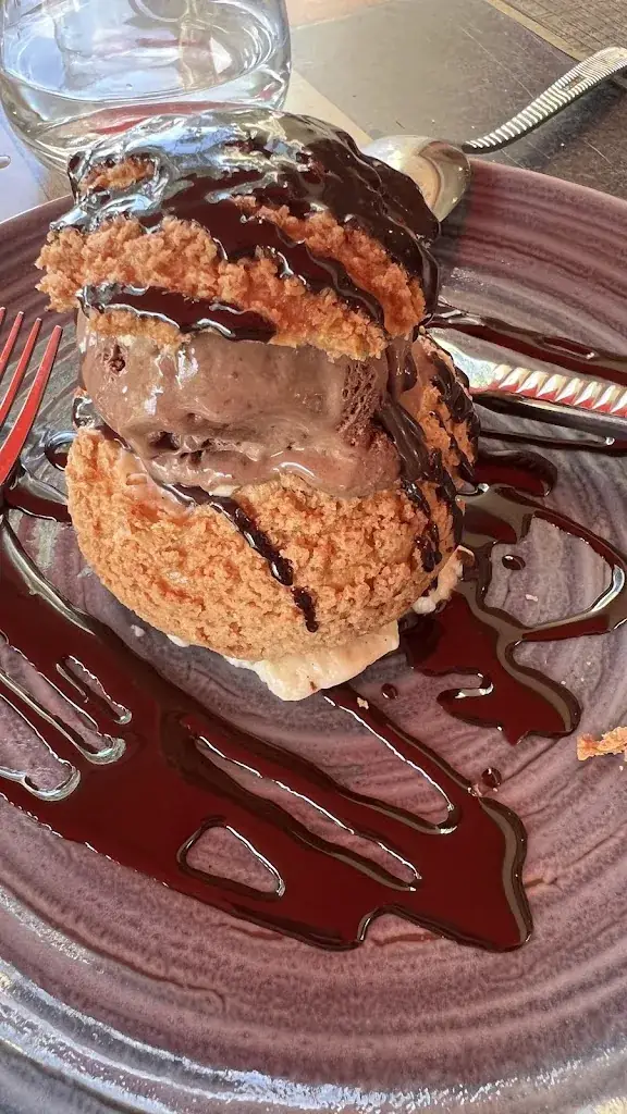 Yann o_Les Deux Chandelles_Cherré-Au_review