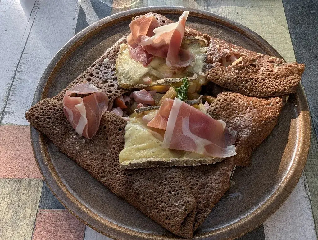 renaud guilhou_Les Deux Chandelles_Cherré-Au_review