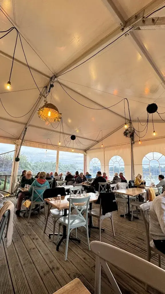 Hadi Farah_Le Carahutta_Gennes-Val-de-Loire_review