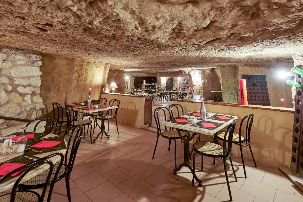 La Cave aux Moines restaurant in Gennes-Val-de-Loire