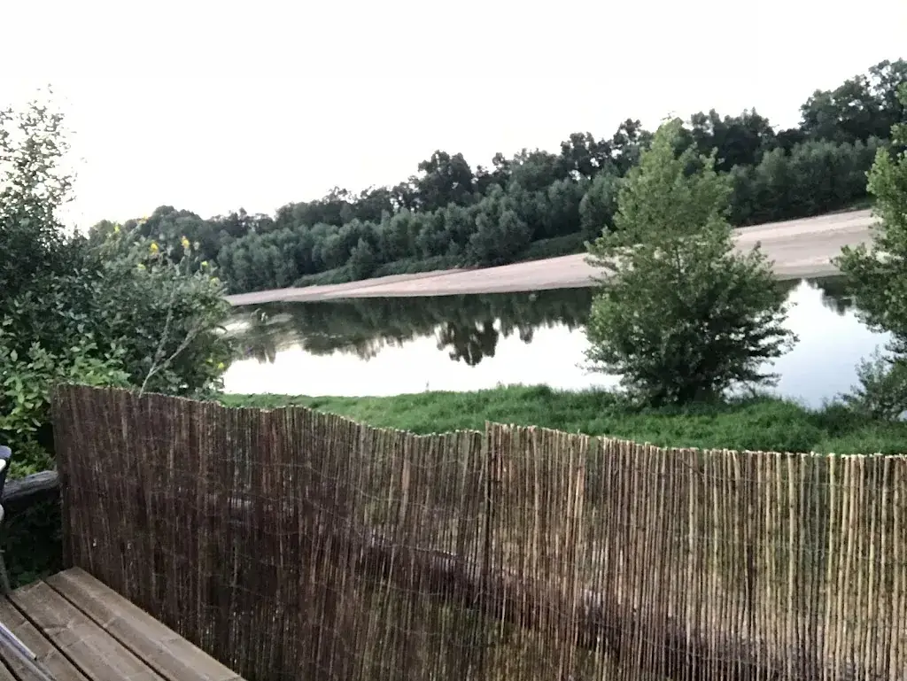 Sion Wilcox_A Contre-Courant_Gennes-Val-de-Loire_review