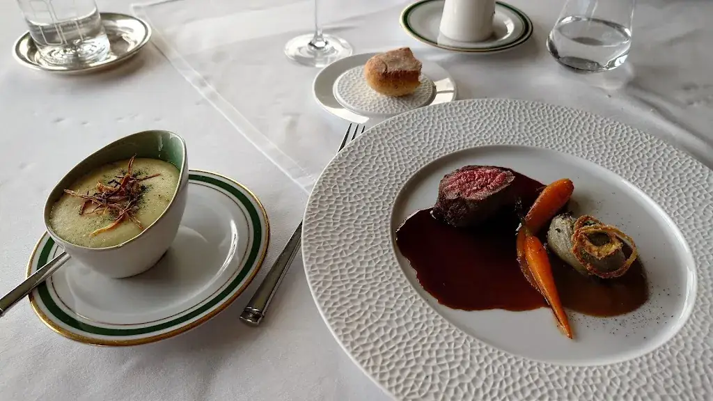 Dagnis.A Cañizares Leyva_Le Castellane Restaurant - Younan Collection_Gennes-Val-de-Loire_review