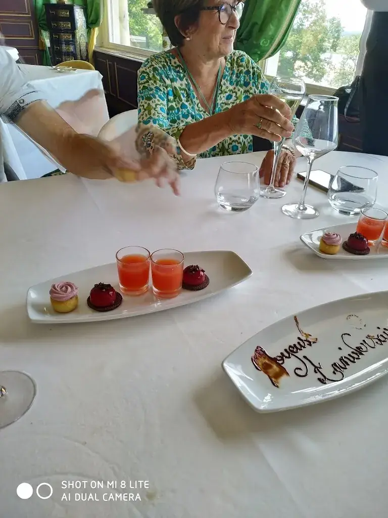 Robert Brizard_Le Castellane Restaurant - Younan Collection_Gennes-Val-de-Loire_review