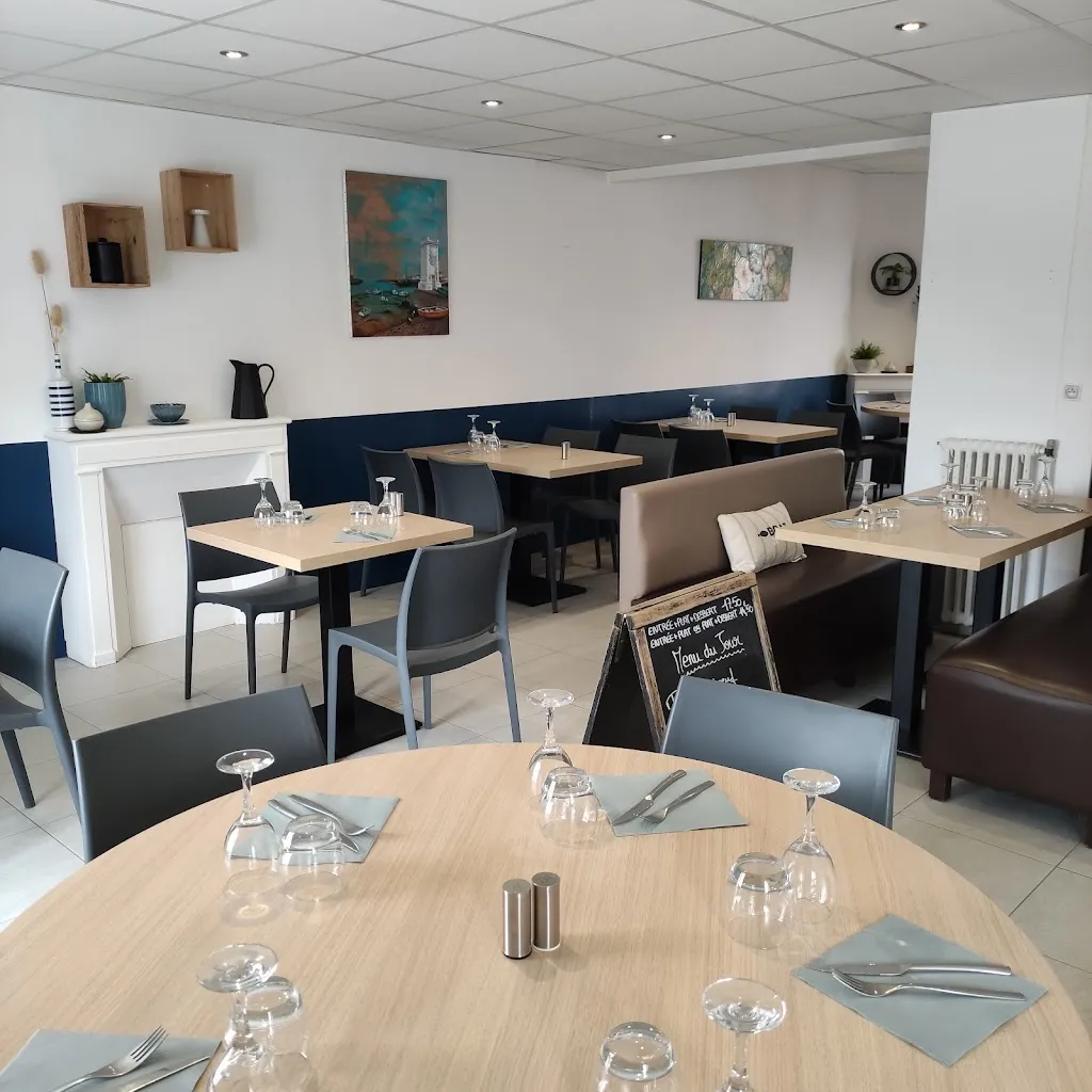 Le Central restaurant in Coëx