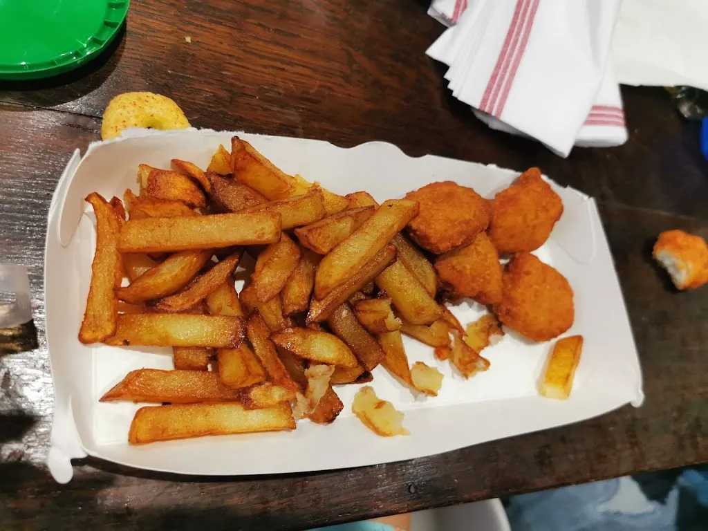 Le P'tit snack restaurant in Coëx