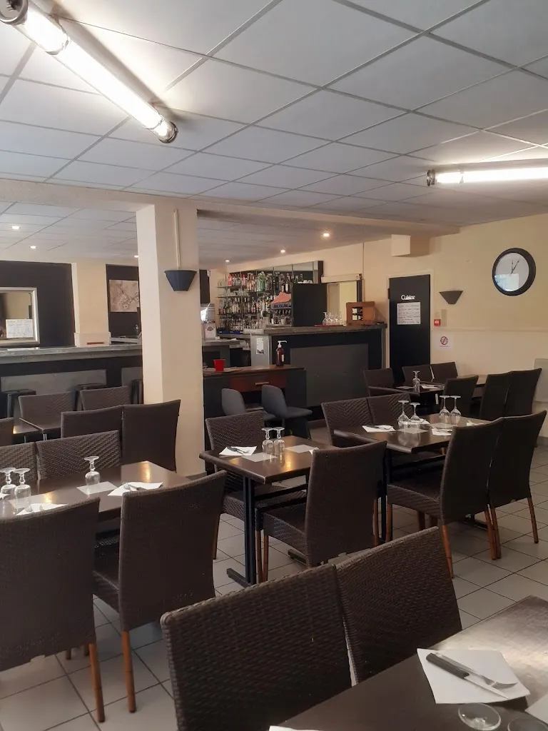 Anne d'Andiran_Las chicas bar restaurant_Montélier_review