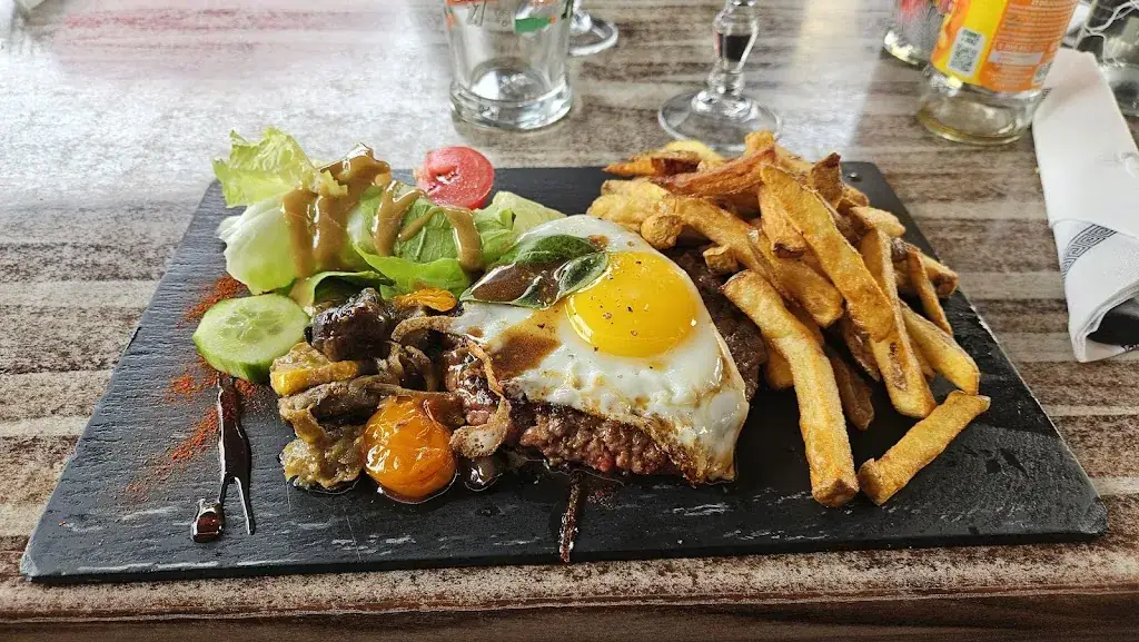 Cyn Ty_L'auberge Chez Grég & Sab_Montélier_review