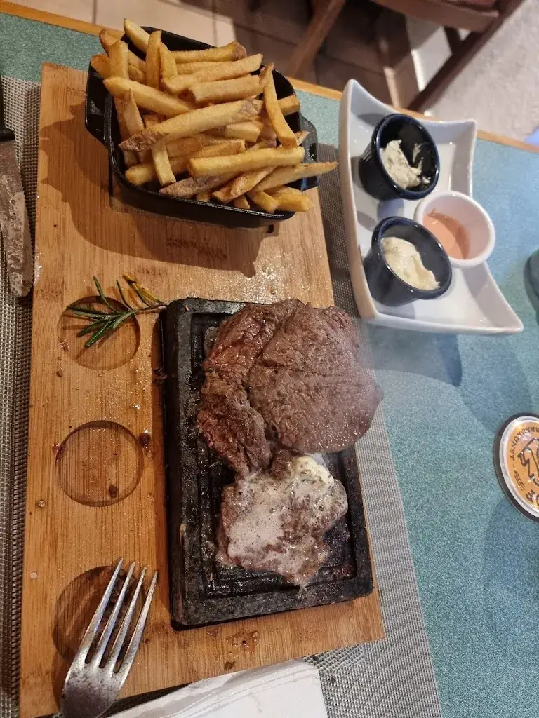 Tribale Yepa (Tribale Yepa)_Café-restaurant du commerce, Gyger Maria Helena_Renens_review