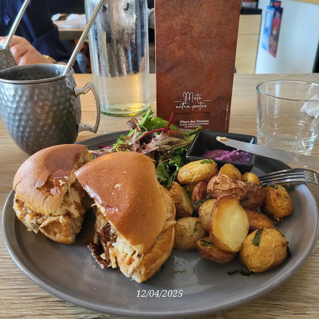 BUREL Gaëlle_Mets entre potes_Clisson_review