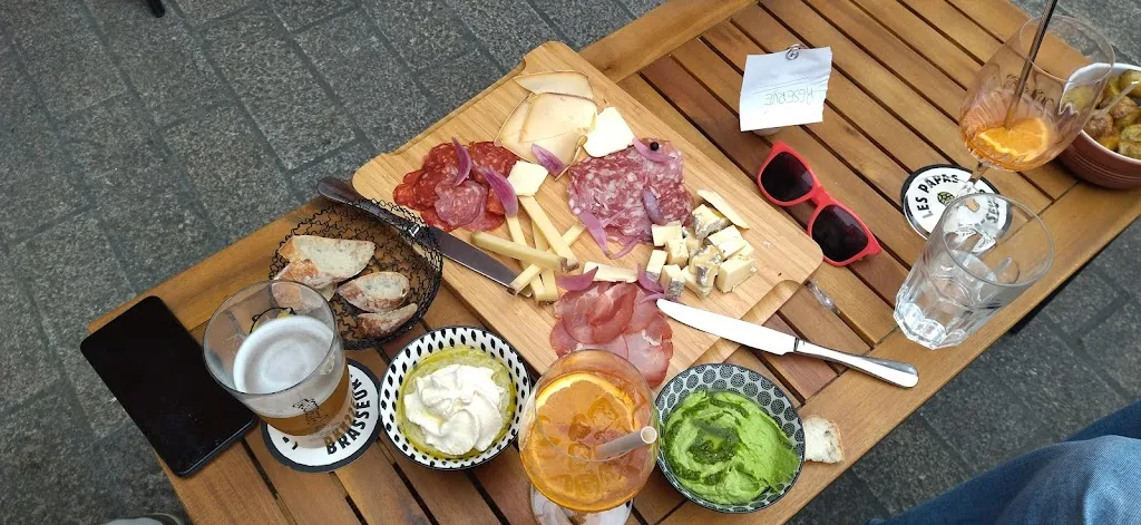 celine malaboeuf_Mets entre potes_Clisson_review